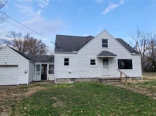 900 Ardella Ave, Akron, OH 44306