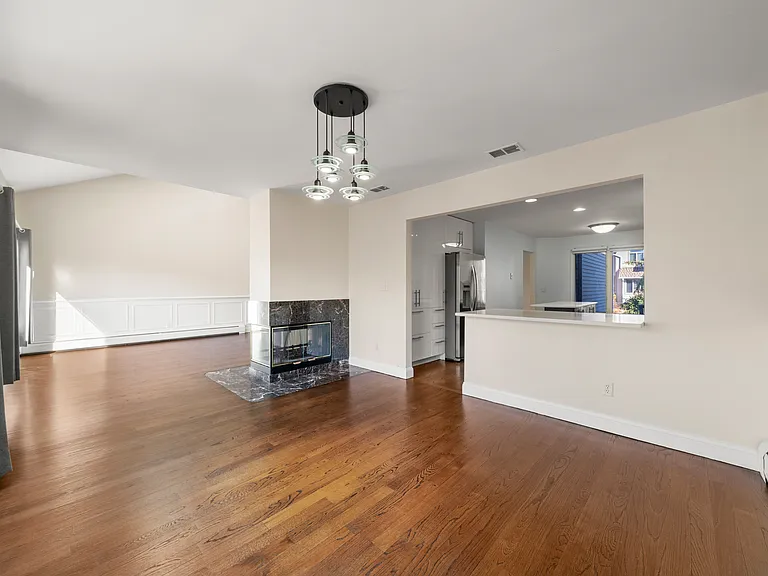 403 Dogwood Ct #403 — Photo 8
