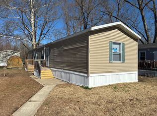 225 Delaware St #D-09, Edwardsville, KS 66113