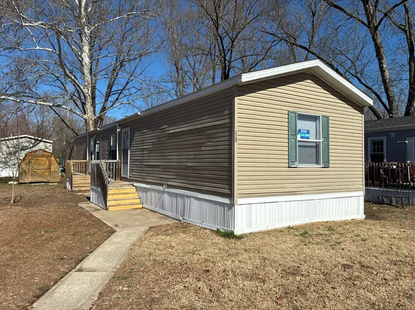 225 Delaware St #D-09, Edwardsville, KS 66113