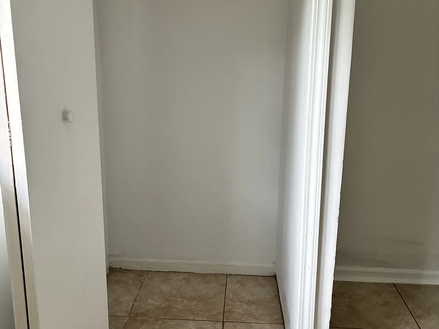 Large bedroom apt near airport private quiet parking — Photo 2