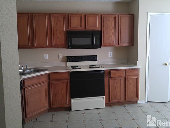 3rd image of 2428 Laurel Hill Ln