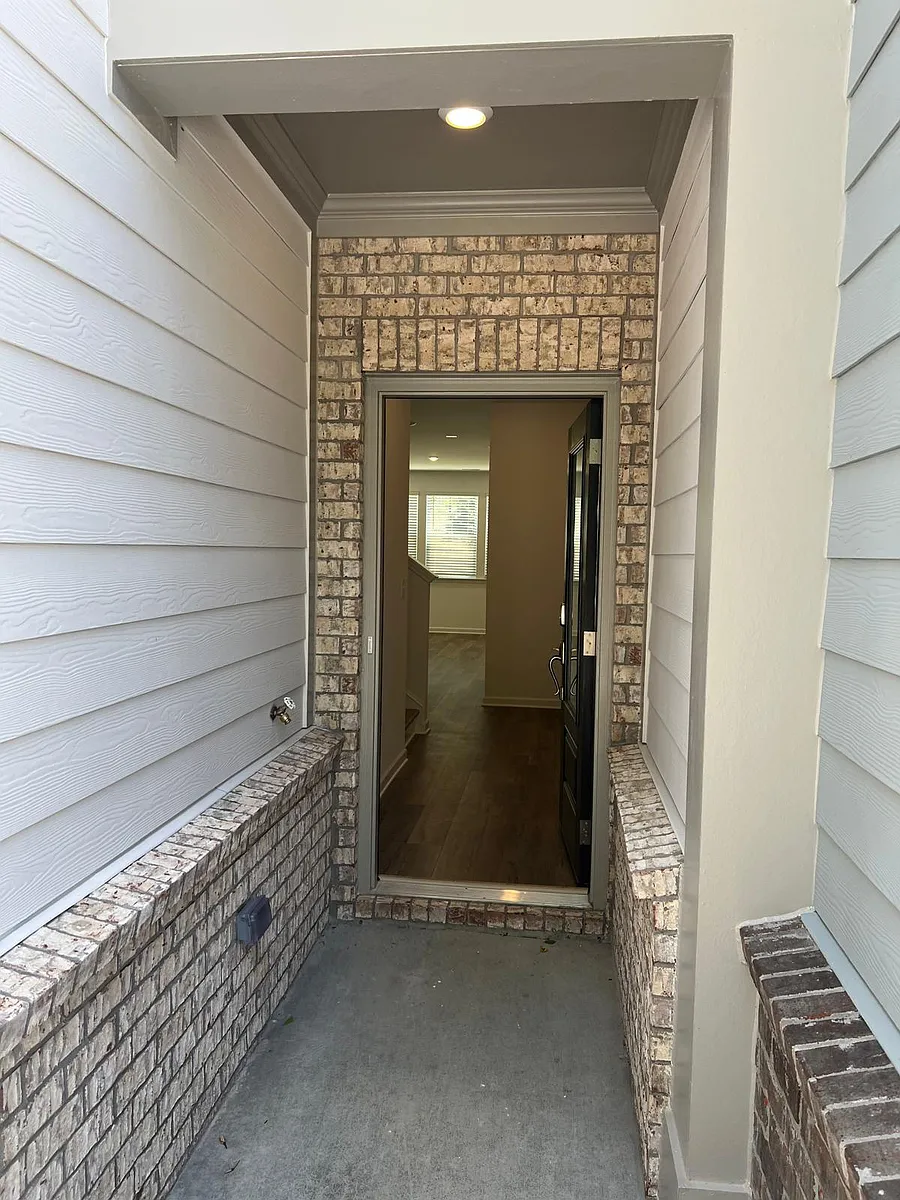 Building Photo - 2423 Livi Ln #88