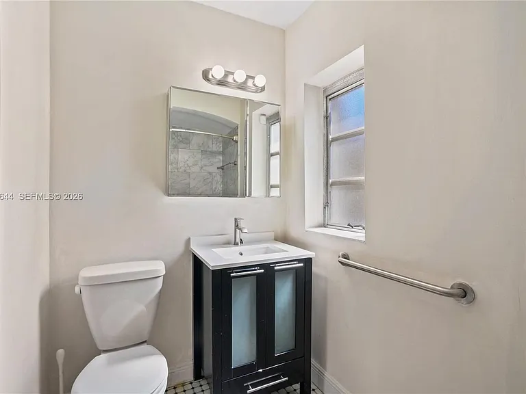 2460 SW 24th St — Photo 21