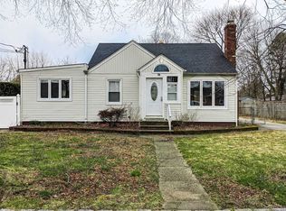 76 Westwood Ave, Deer Park, NY 11729