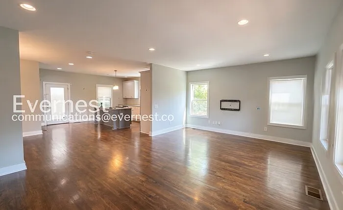 2115 Burns St — Photo 7
