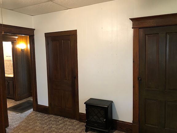 3rd image of 135 Fayette St