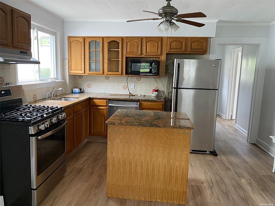 52 Summers St Oyster Bay NY Zillow