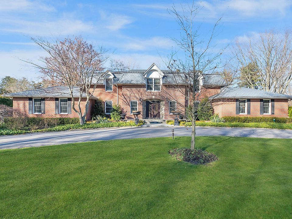 1st image of 10 Wakefield Dr