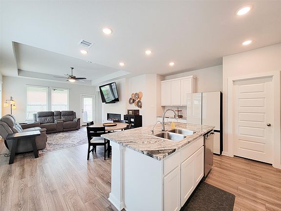 2nd image of 2818 Bluebonnet Ridge Dr