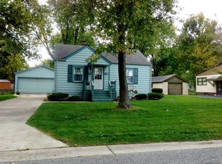 215 Cedar St, Crown Point, IN 46307