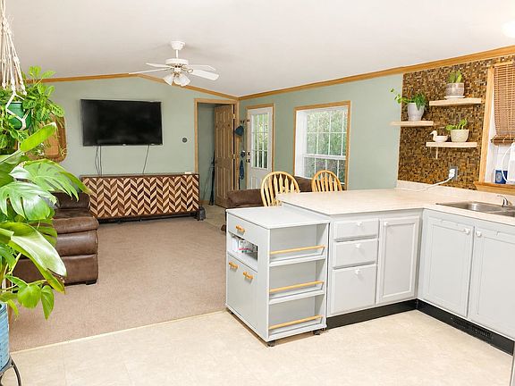 4th image of 10 Hummingbird Lane