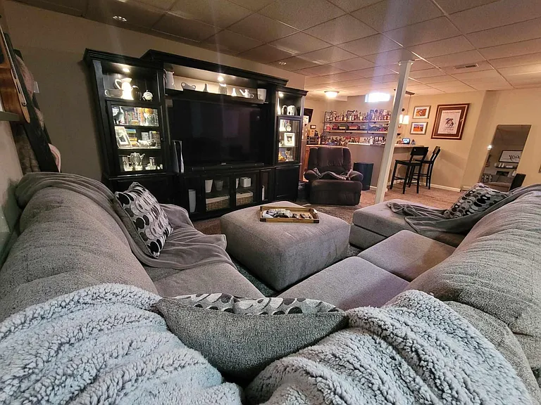 18610 L Cir — Photo 15