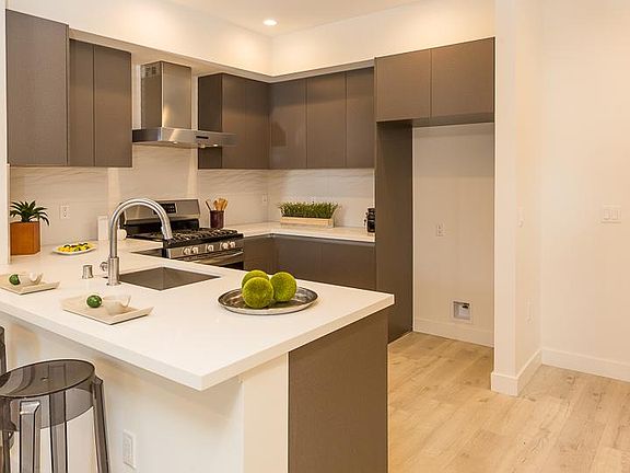 3rd image of 11269 Camarillo St #404