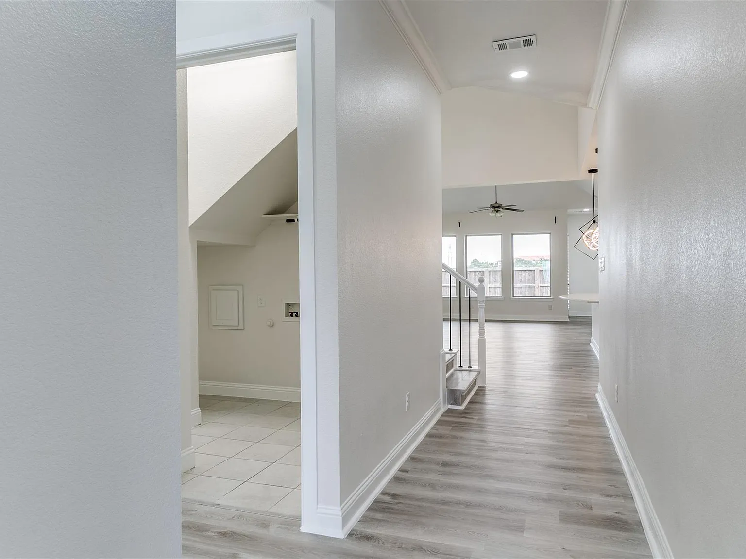 4 bed, 2413 sqft, $3,899 — Photo 2