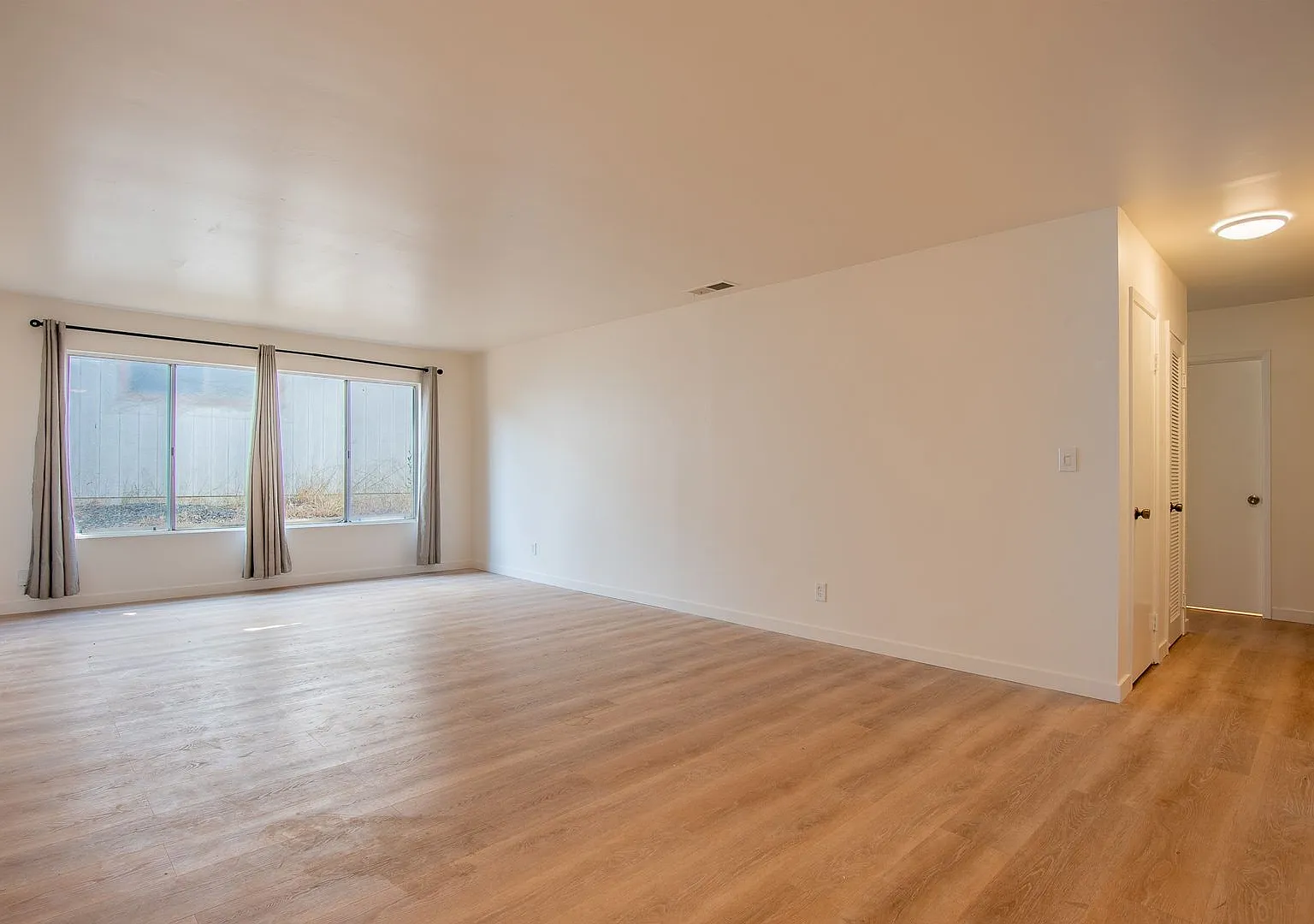 3 Bedroom, 2 Bathroom House Available For Rent In Bay Park — Photo 3