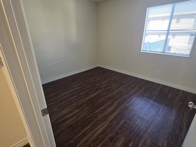 344 W Chevy Chase Dr #7 — Photo 14