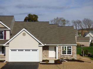 5263 Summerfield Dr, Mount Joy, PA 17552