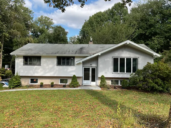 442 Surrey Ln #A, Fairfield, CT 06824
