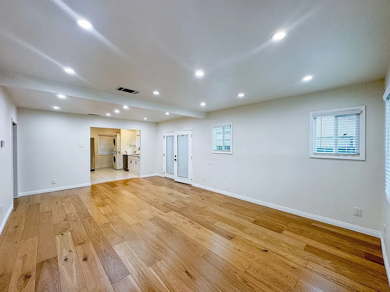 3 bed, 1100 sqft, $3,600 — Photo 3