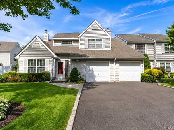 65 Mystic Circle, Bay Shore, NY 11706