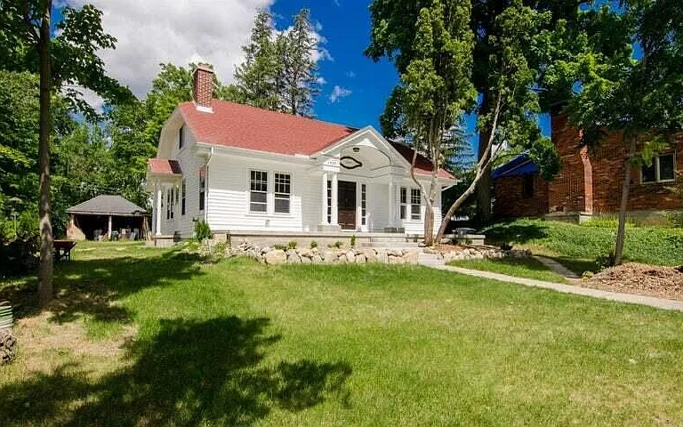 1435 Broadway St — Photo 2