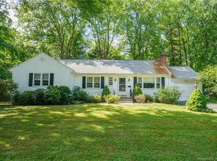 7 Skonet Rd, West Hartford, CT 06117