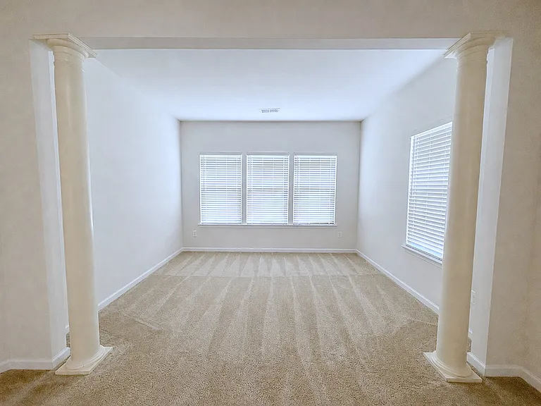 25707 Bishop Grove Ter — Photo 13
