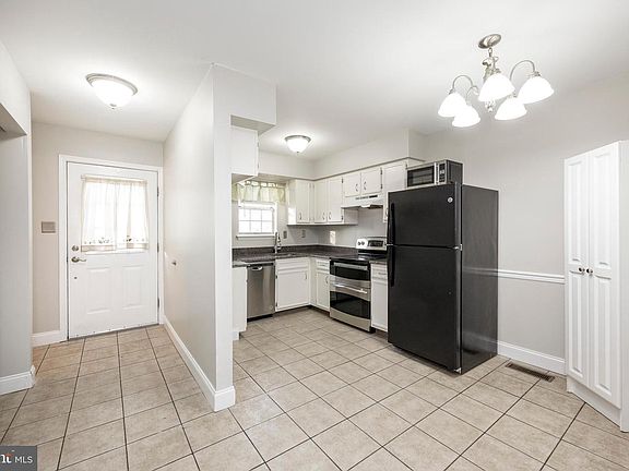2nd image of 328 Carlyn Ct