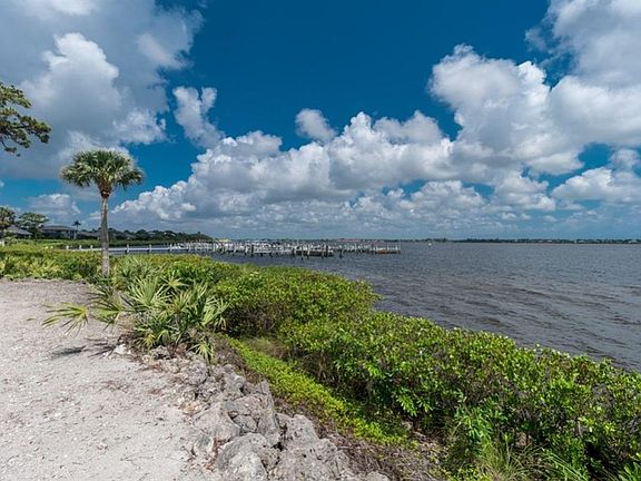 3rd image of 2514 NW Seagrass Dr #7B