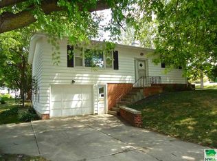 909 Cherokee St, Alta, IA 51002