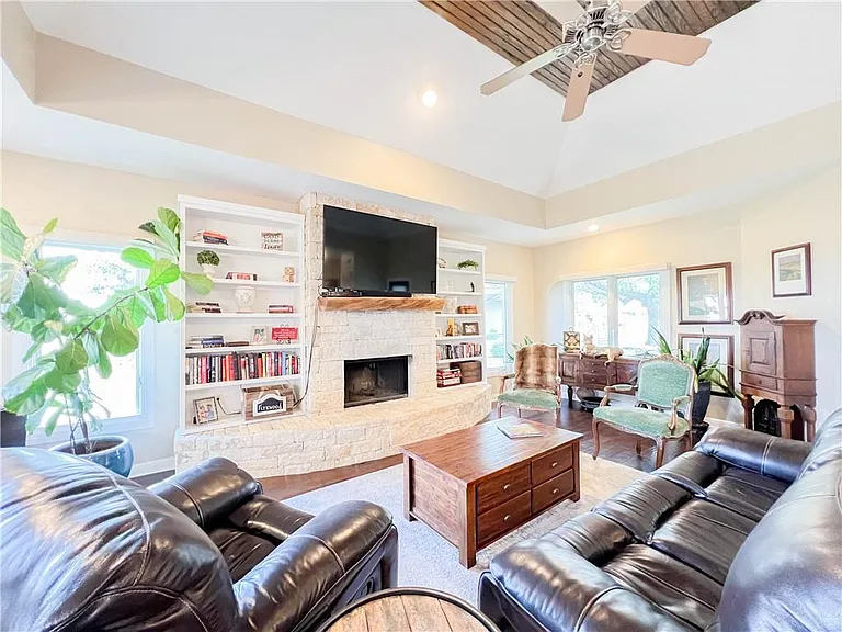 1911 Clubhouse Hill Dr #20 — Photo 4