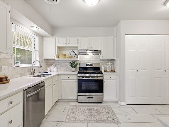 3rd image of 2114 Brookshire St