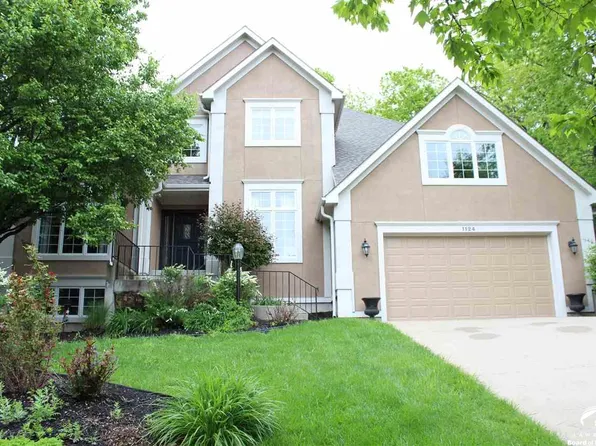 1124 Dubs Ct, Lawrence, KS 66049