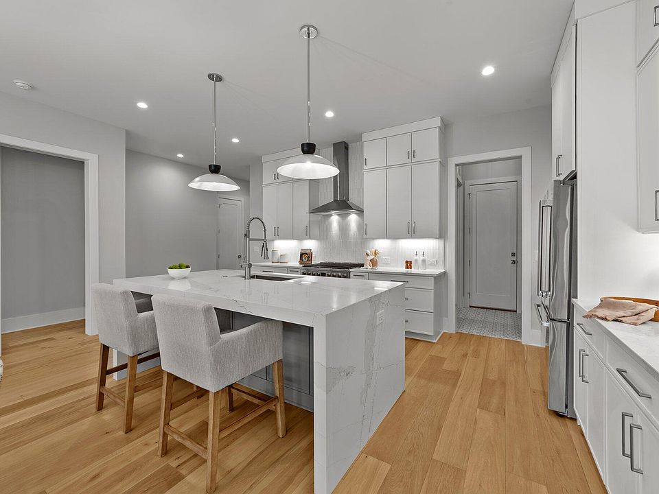 2nd image of 809 Tower St