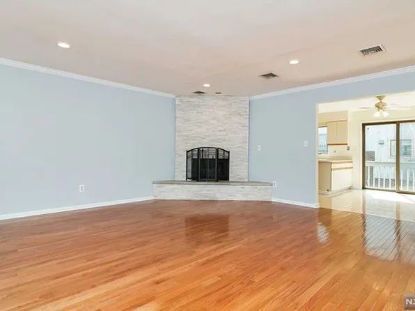 402 Grand Ave, Leonia, NJ 07605