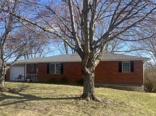 102 E Duncan Dr, Savannah, MO 64485