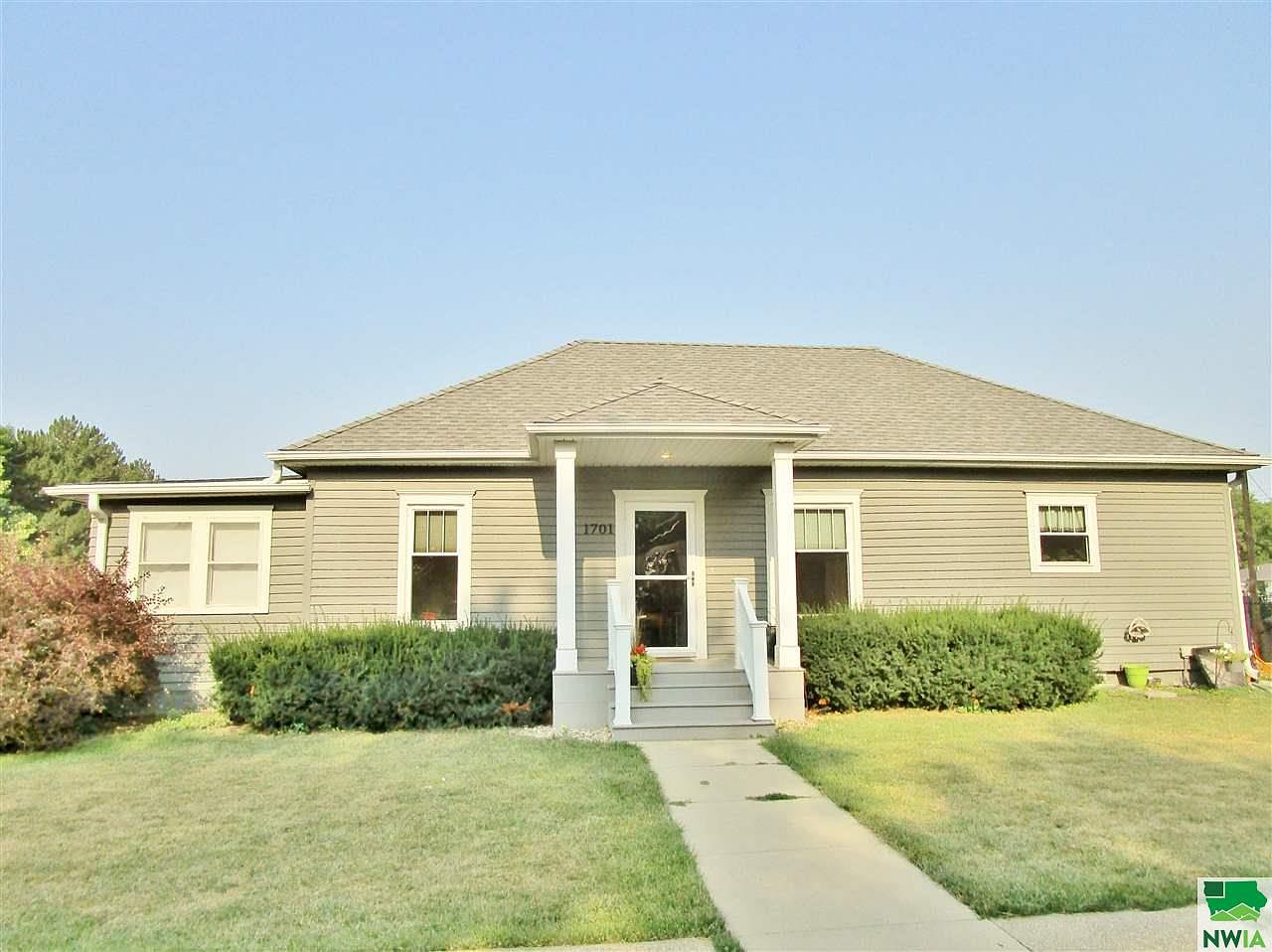 1701 Locust St, Dakota City, NE 68731 Zillow