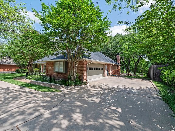 2nd image of 8808 Ravenswood Rd