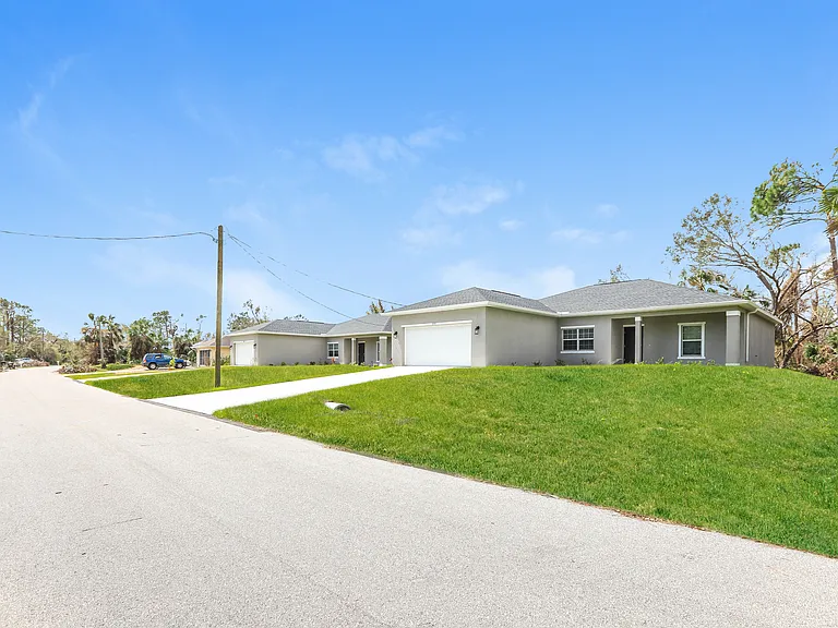 2371 Rushmore St — Photo 9