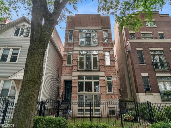 1745 W Roscoe St #2, Chicago, IL 60657