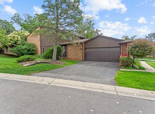 2260 Bordeaux St, West Bloomfield, MI 48323