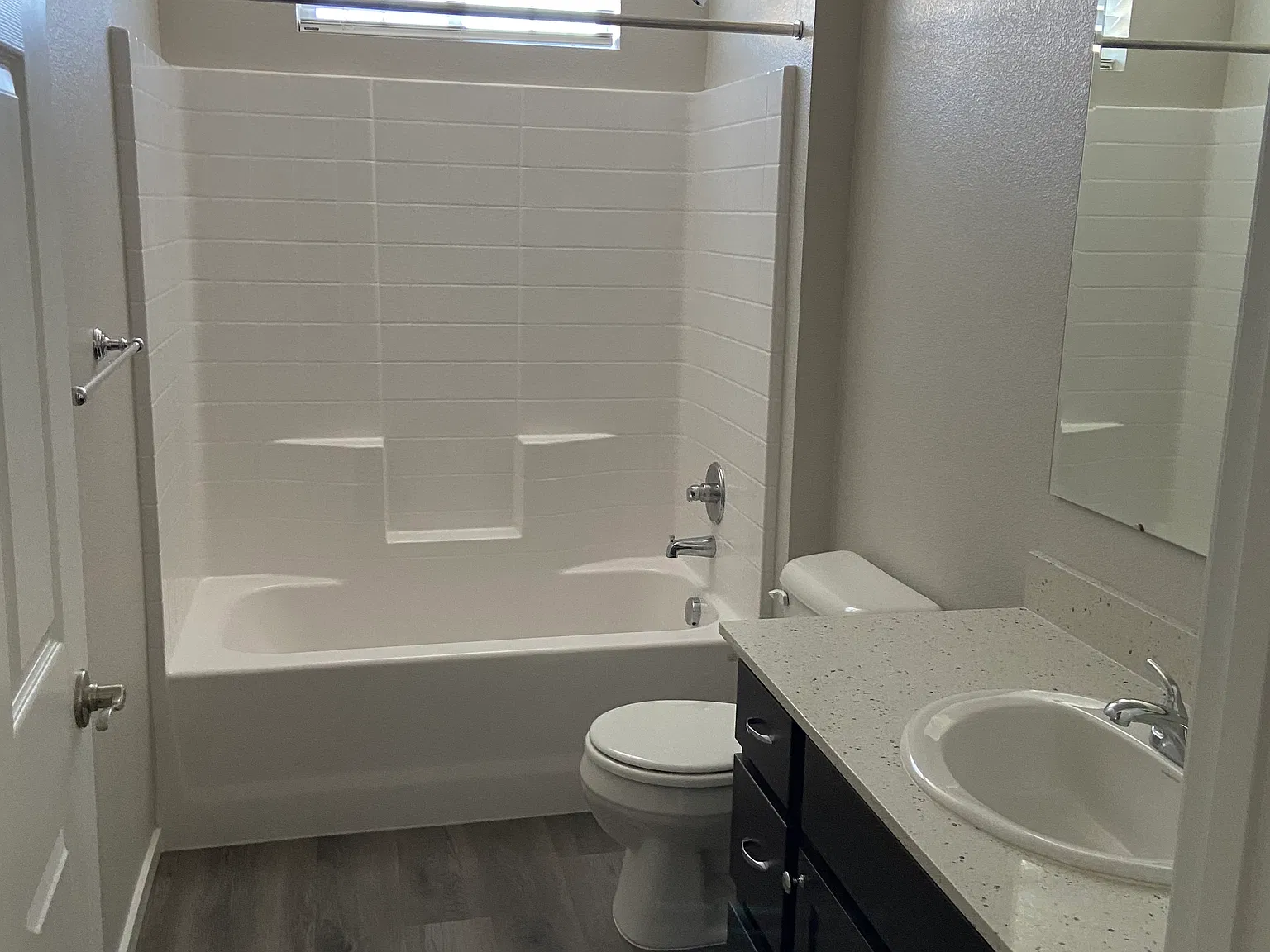 1535 W Hubbard Rd — Photo 4
