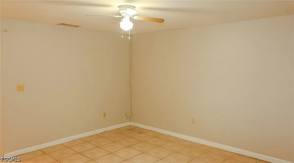 2 bed, 1.0 bath, 920 sqft, $1,300 — Photo 3