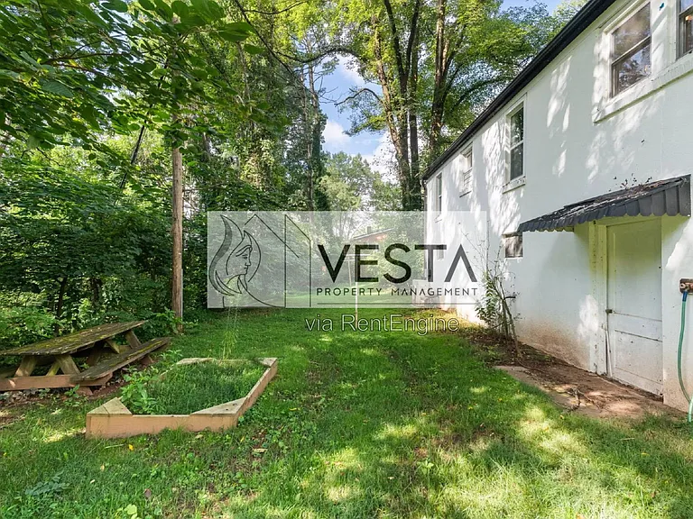 78 Moody Ave — Photo 26