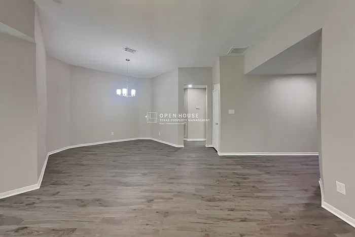 3 bed, 2.0 bath, 1746 sqft, $2,100 — Photo 3