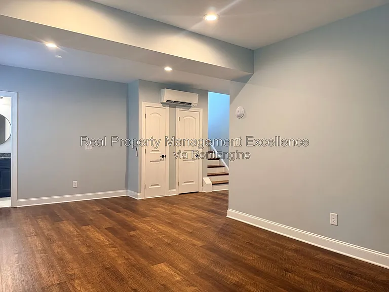 305 Holly Thorn Trce — Photo 16
