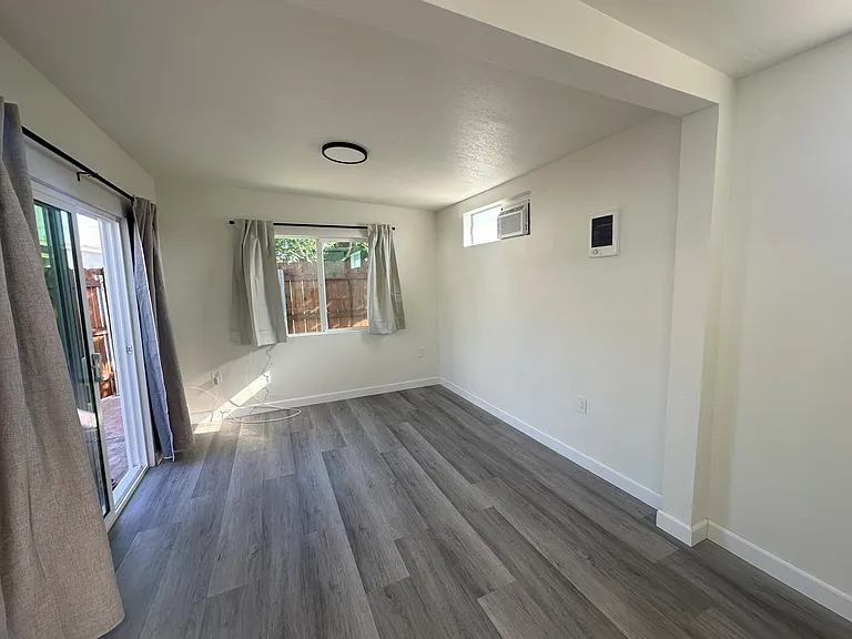 370 Alpine Ave #B — Photo 11