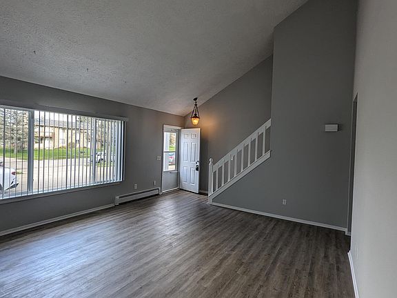 2nd image of 723 Peachtree Pl #1