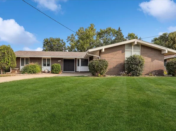 7217 Bryn Mawr Dr, Urbandale, IA 50322